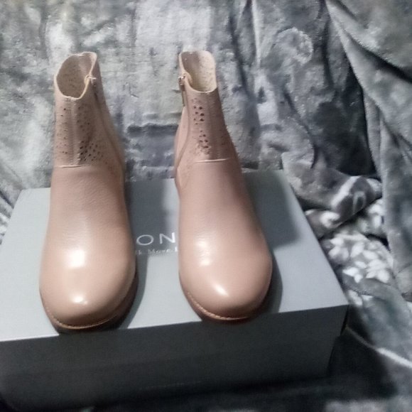 Vionic Luciana Perforated boot nude size 8 - Picture 6 of 6